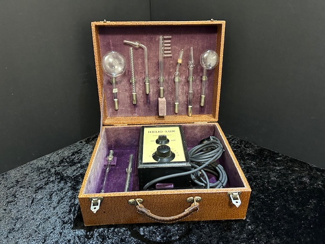 A vintage Violet Wand set.